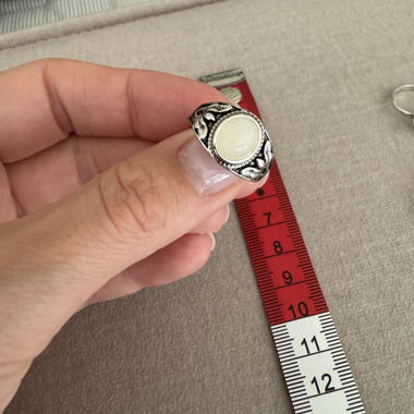 Anello color argento con pietra