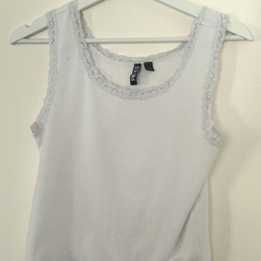 weisses Top mit Spitze