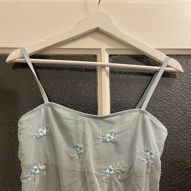 hellblaues top