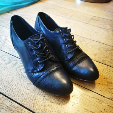 Schlichte Lederschuhe
