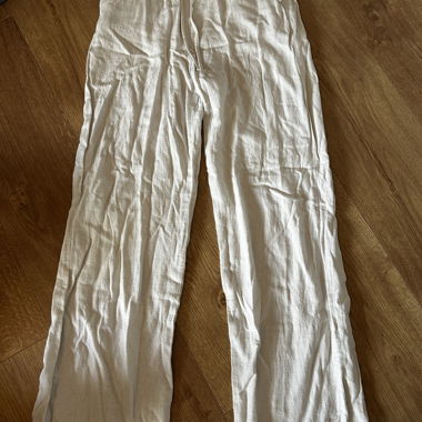 Pantaloni in lino di Stradivarius