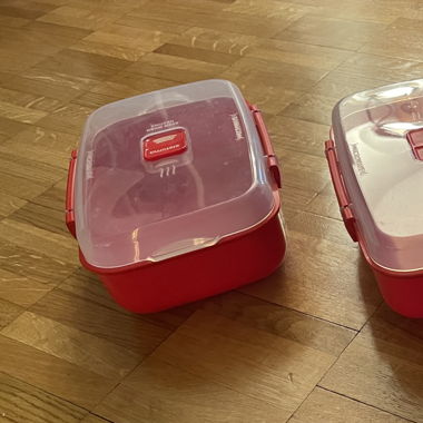 Set of 3 tupperwares