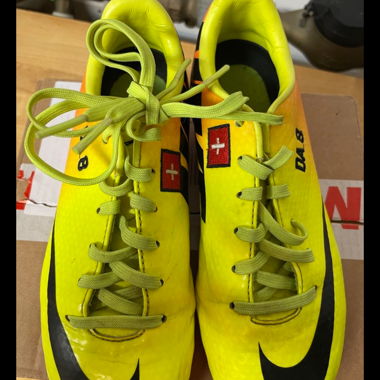 NIKE MERCURIAL Fussballschuhe, Grösse 33