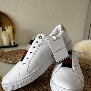 Tommy Hilfiger sneakers NEW