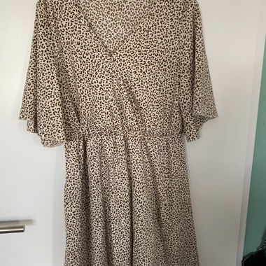 Abito con stampa leopardata