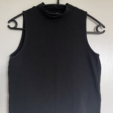 Black sleeveless cropped top with collar