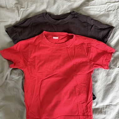 Set mit 2 Baby-T-Shirts rot und braun