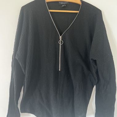 Schwarzer Zipp-Pullover