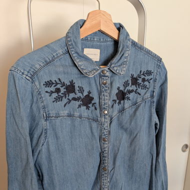 Chemise en jeans avec imprimé brodé