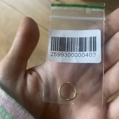 Falso piercing al naso