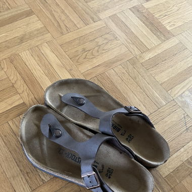 Birkenstock Gizeh Nubuck Mocca