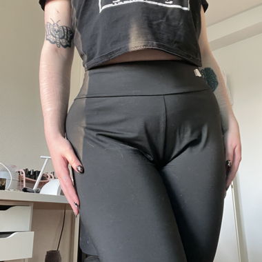 Ribbed Leggings with V Back
