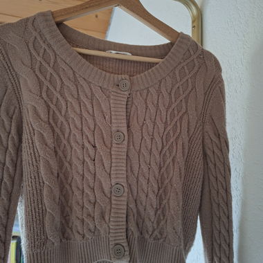 Braune Strickjacke