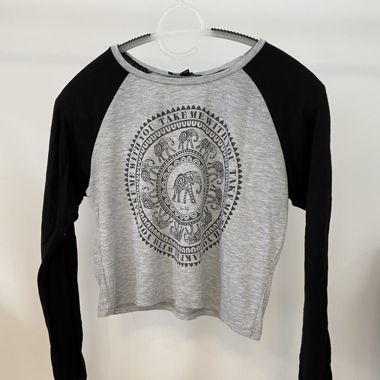 Bauchfreier Pullover mit Elefanten