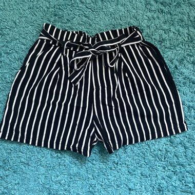 Kurze gestreifte Sommershort 