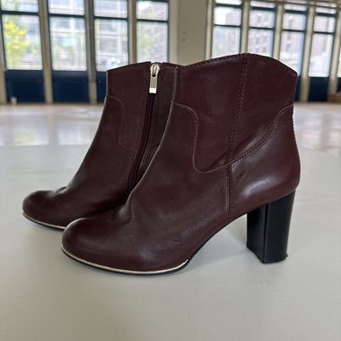 Stivaletti con tacco in pelle marrone Minelli