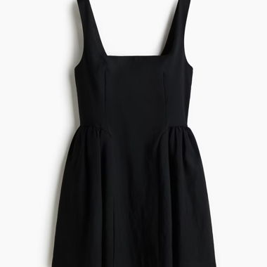 Robe avec fronces et encolure carrée