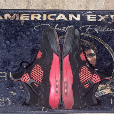 Jordan 4 thunder red 