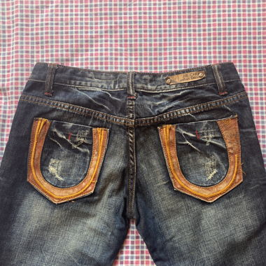 y2k low rise flared jeans, dark demin