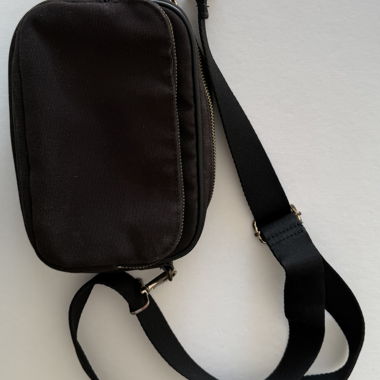 Sac bandoulière en toile noire