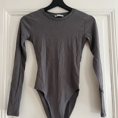 Body grigio a maniche lunghe