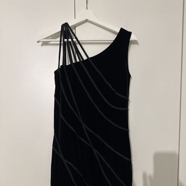 Schwarzes Damenkleid