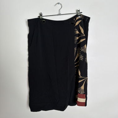 Jupe noire à motifs