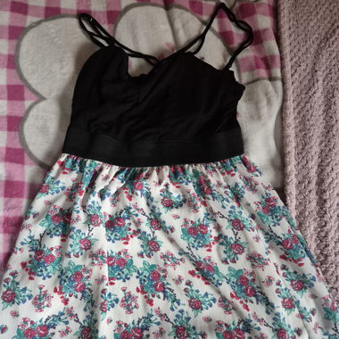 Dresses with floral motifs