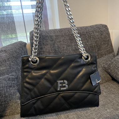 Schultertasche schwarz mit Kette