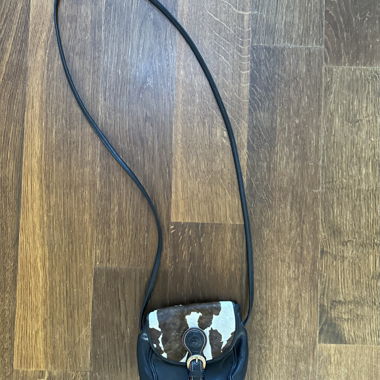 Mini-Crossbody-Tasche aus Kuhfell