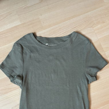 Grünes, enges Tshirt 