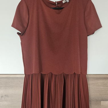 Robe de cocktail rouge brique de ABOUT YOU