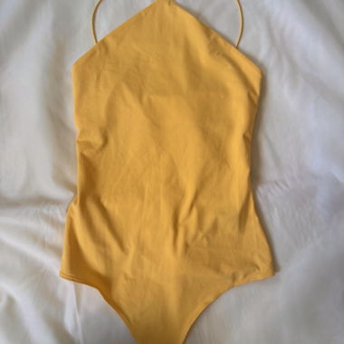 Gelbes Neckholder-Bodysuit