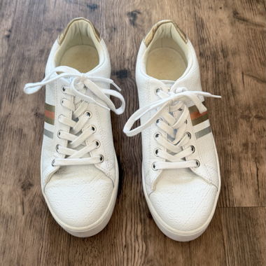 White Guess Sneakers with Gold Detail