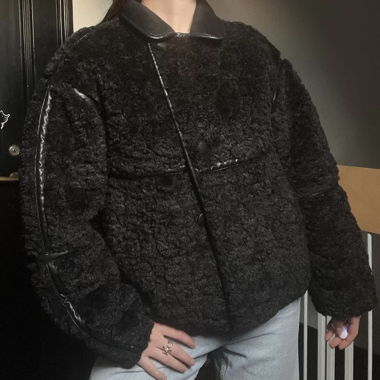 Veste en fourrure noire 