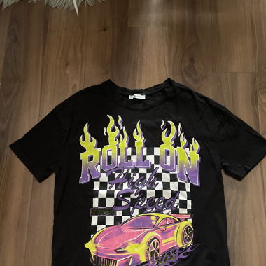T-Shirt mit Auto Aufdruck