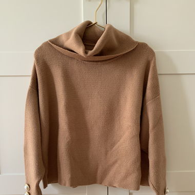 Eleganter Oversized Pullover mit Perlendetails