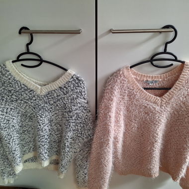 2 flauschige Damenpullover