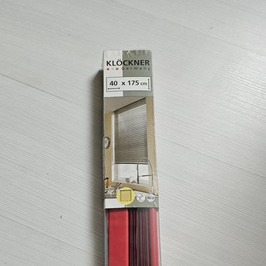 Store interieur a lamelle aluminium rouge 