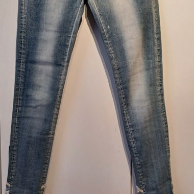Jeans avec broderie, comme neuf