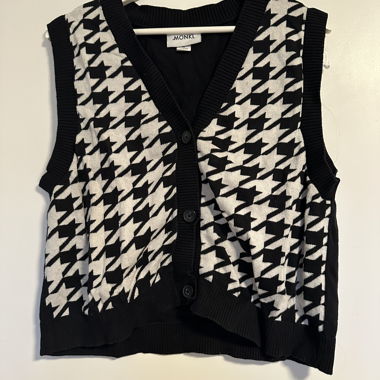 black/white vest