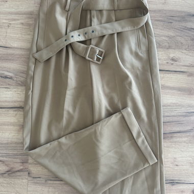 Beige Gürtelhosen von Stradivarius