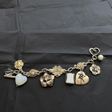 Bracelet vintage avec breloques