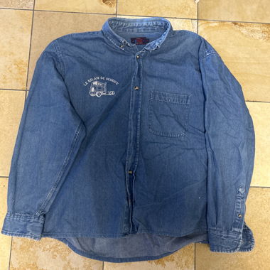 Jeanshemd mit Stickerei