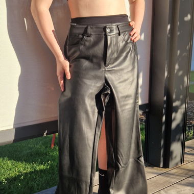 Hose mit weitem Schnitt, schwarzer Leder-Look