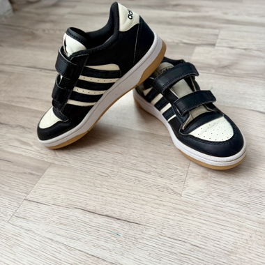 Baskets Adidas pour enfants 34