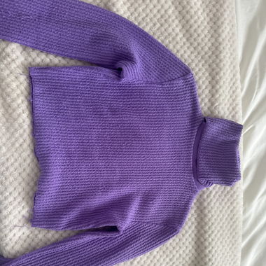 Crop top col roulée violet