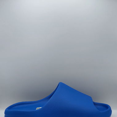 Yeezy Slide Azure / 43 EUR 