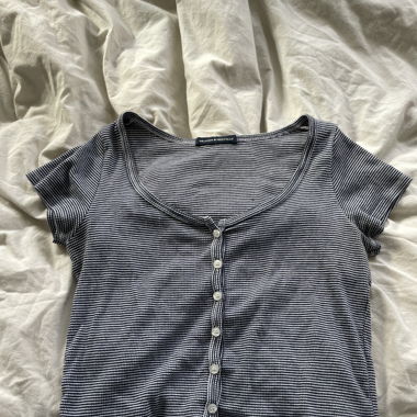 Brandy melville baby tee