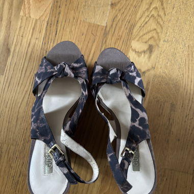 Sandales compensées GUESS